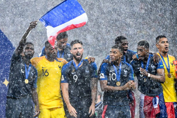 在探讨球队 在探讨球队